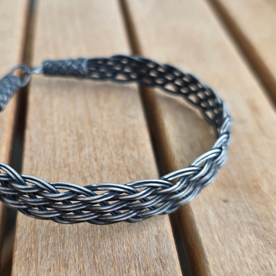 Photograph of the bracelet, view 4