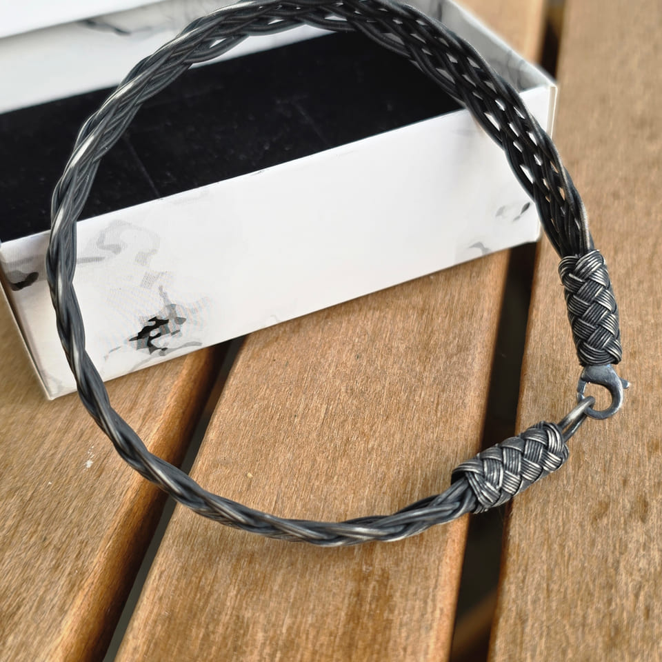 Photograph of the bracelet, view 5