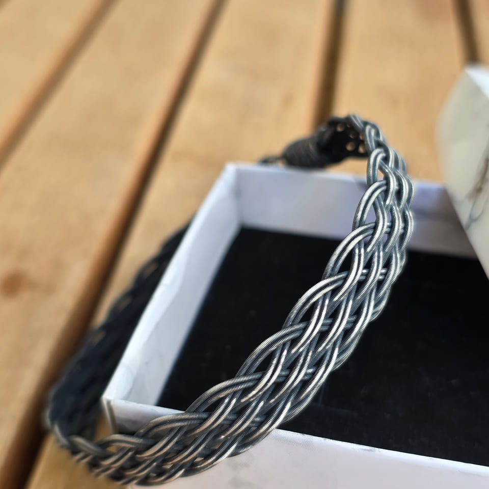 Photograph of the bracelet, view 6