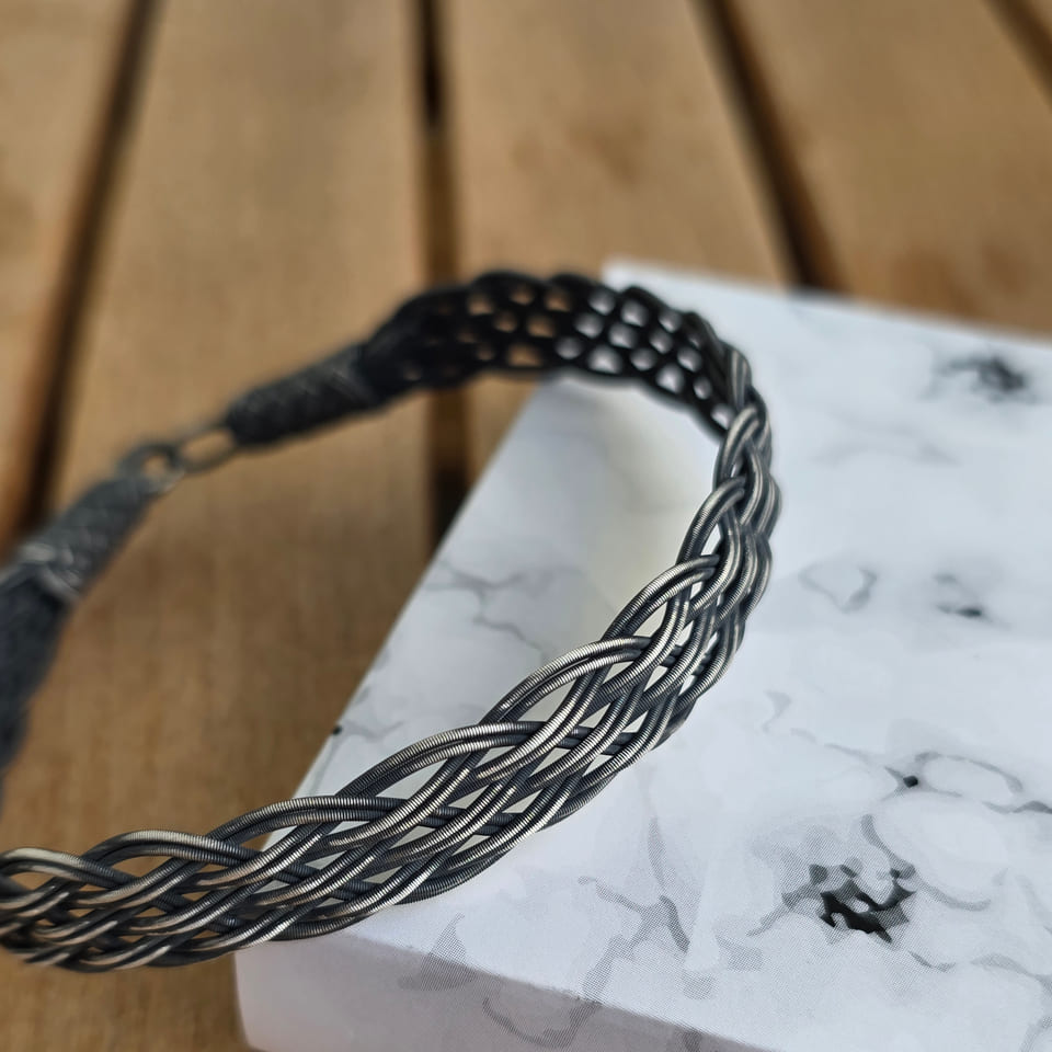 Photograph of the bracelet, view 10