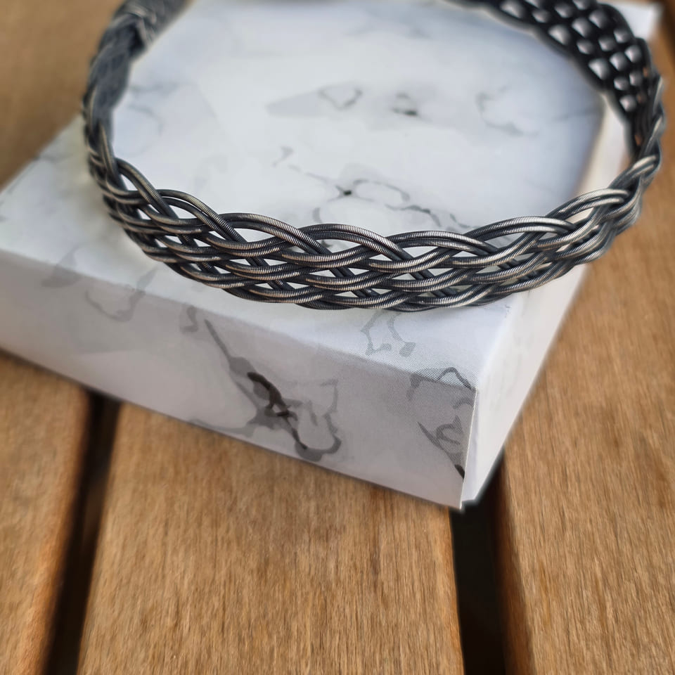 Photograph of the bracelet, view 11