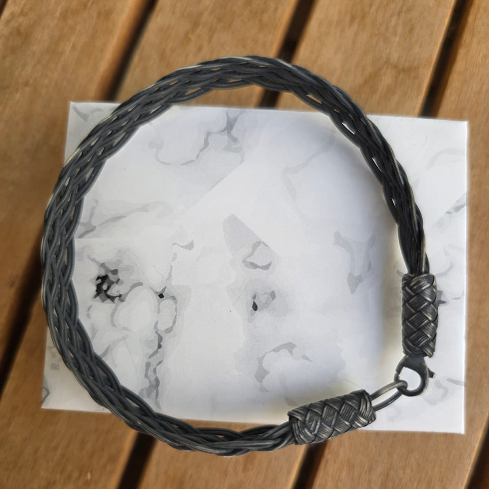 Photograph of the bracelet, view 14