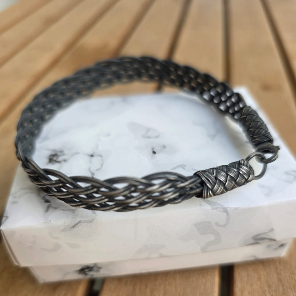 Photograph of the bracelet, view 15