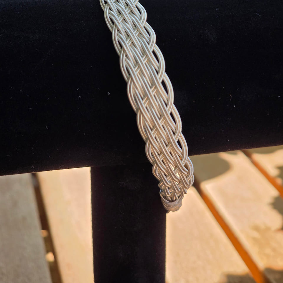 Photograph of the bracelet, view 2
