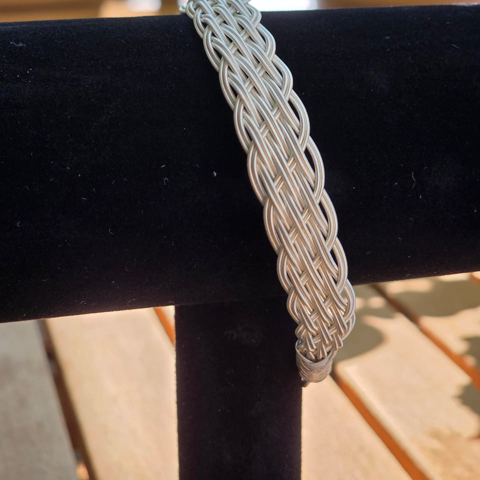Photograph of the bracelet, view 3