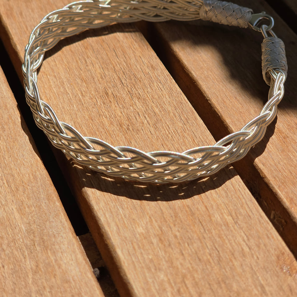 Photograph of the bracelet, view 5