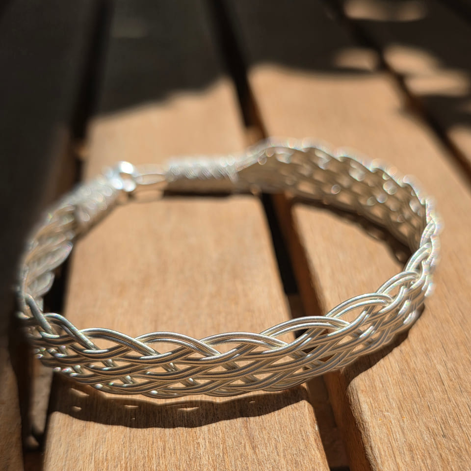 Photograph of the bracelet, view 6