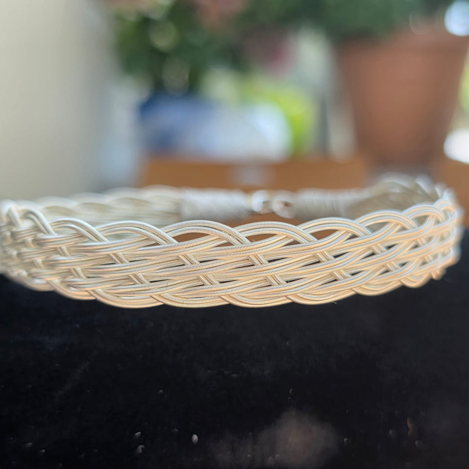 Photograph of the bracelet, view 8