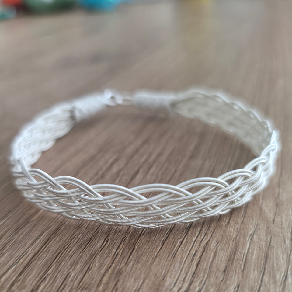 Photograph of the bracelet, view 10