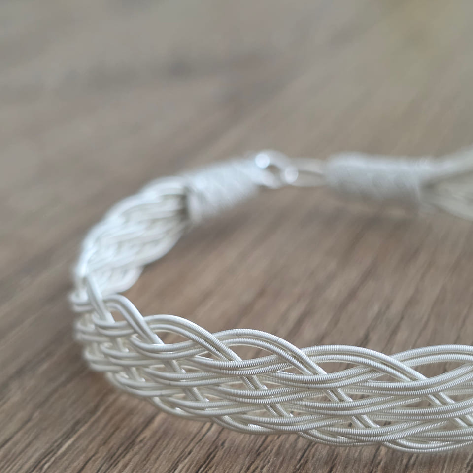Photograph of the bracelet, view 13